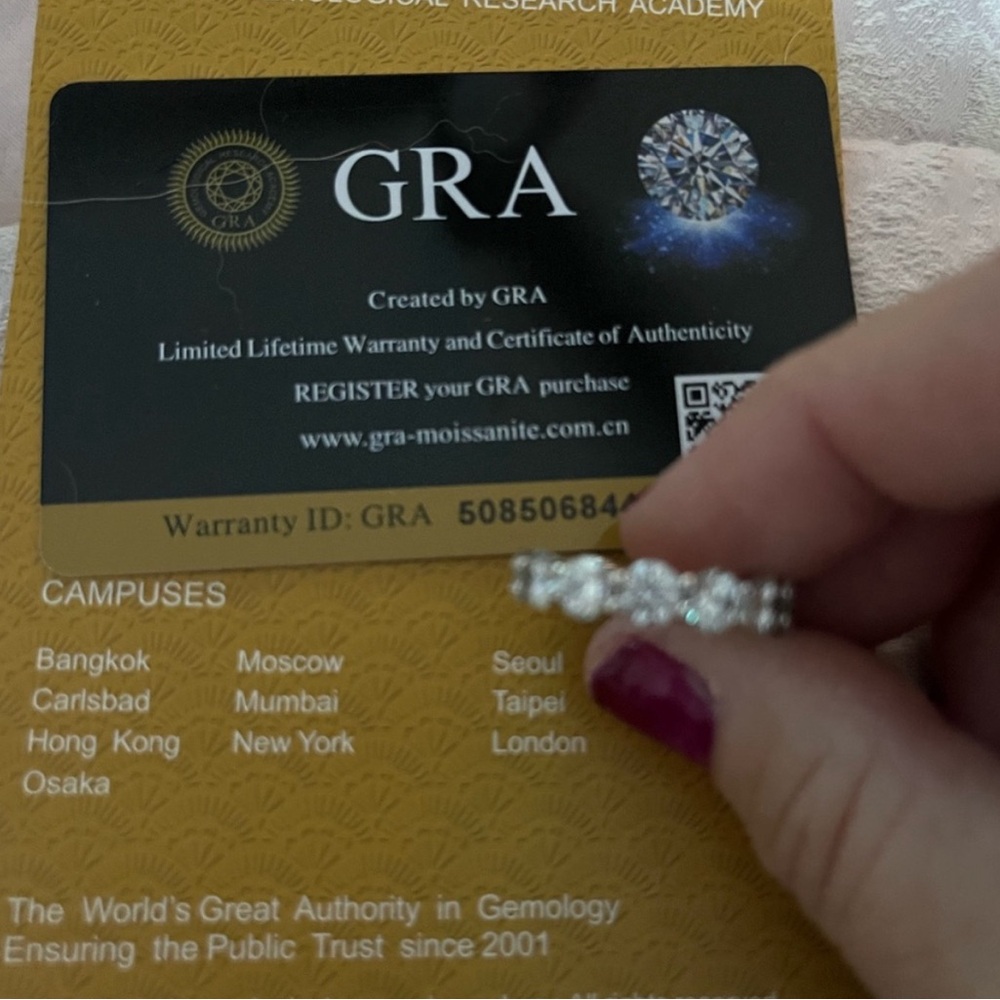Moissanite band
